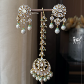 Kavyani (Earrings and Maang Tikka Set)